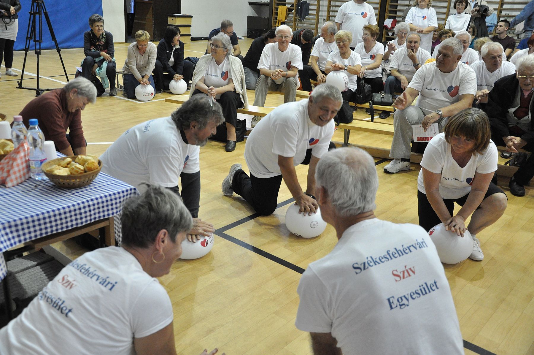 Az újraélesztés technikáját mutatták be kedden a Deák Szakgimnáziumban